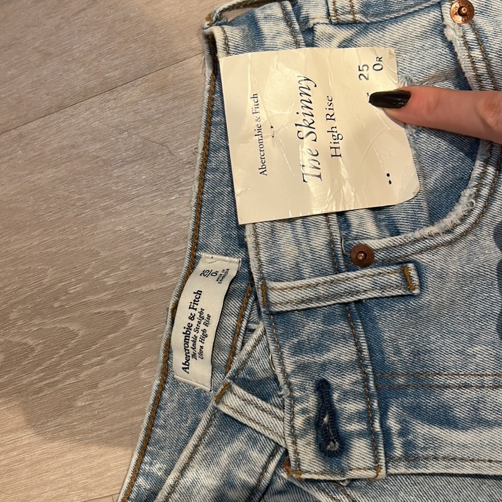 Abercrombie ultra high rise ankle straight jeans - Picture 2 of 6